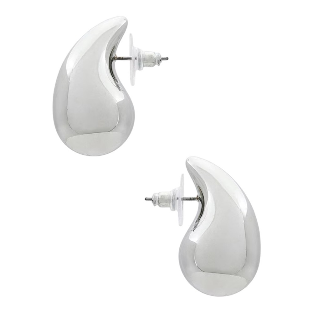 REVOLVE - Amber Sceats Lila Earrings in Silver - Picture 2 of 4